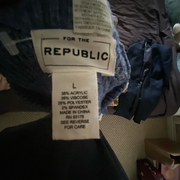 Blue sweater - Large true fit from Republic - Picture 2 of 3